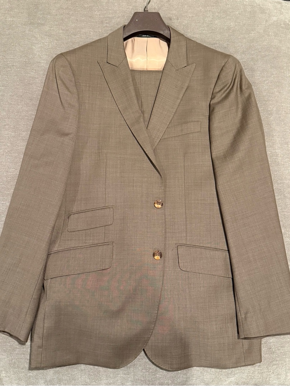 Men's Classic Two-Button Brown Suit super 150 40L NWOT